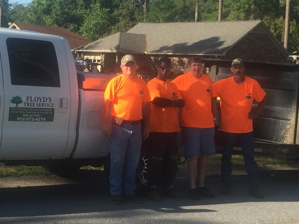 Photo of the arborists, or tree crew, at Floyd's Tree Service